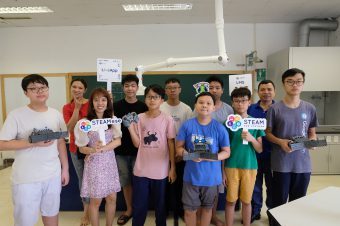 BMSERS HỌC THIẾT KẾ VÀ LẬP TRÌNH ROBOTICS TẠI PHÒNG LAP TIÊU CHUẨN CAMBRIDGE