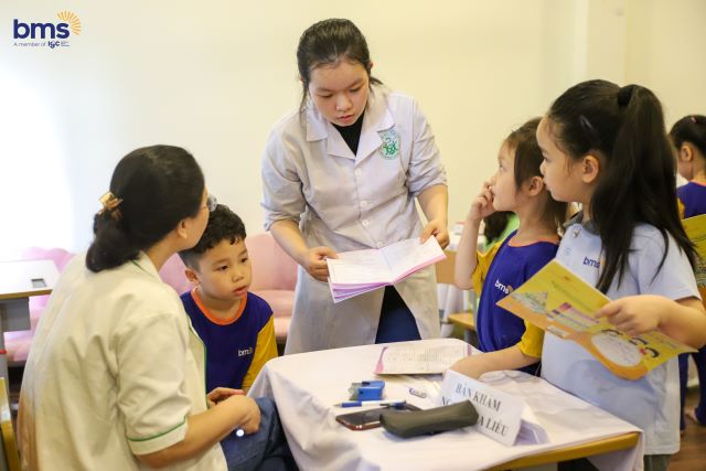 Khám sức khỏe định kỳ cho học sinh tại Trường Mầm non Ban Mai