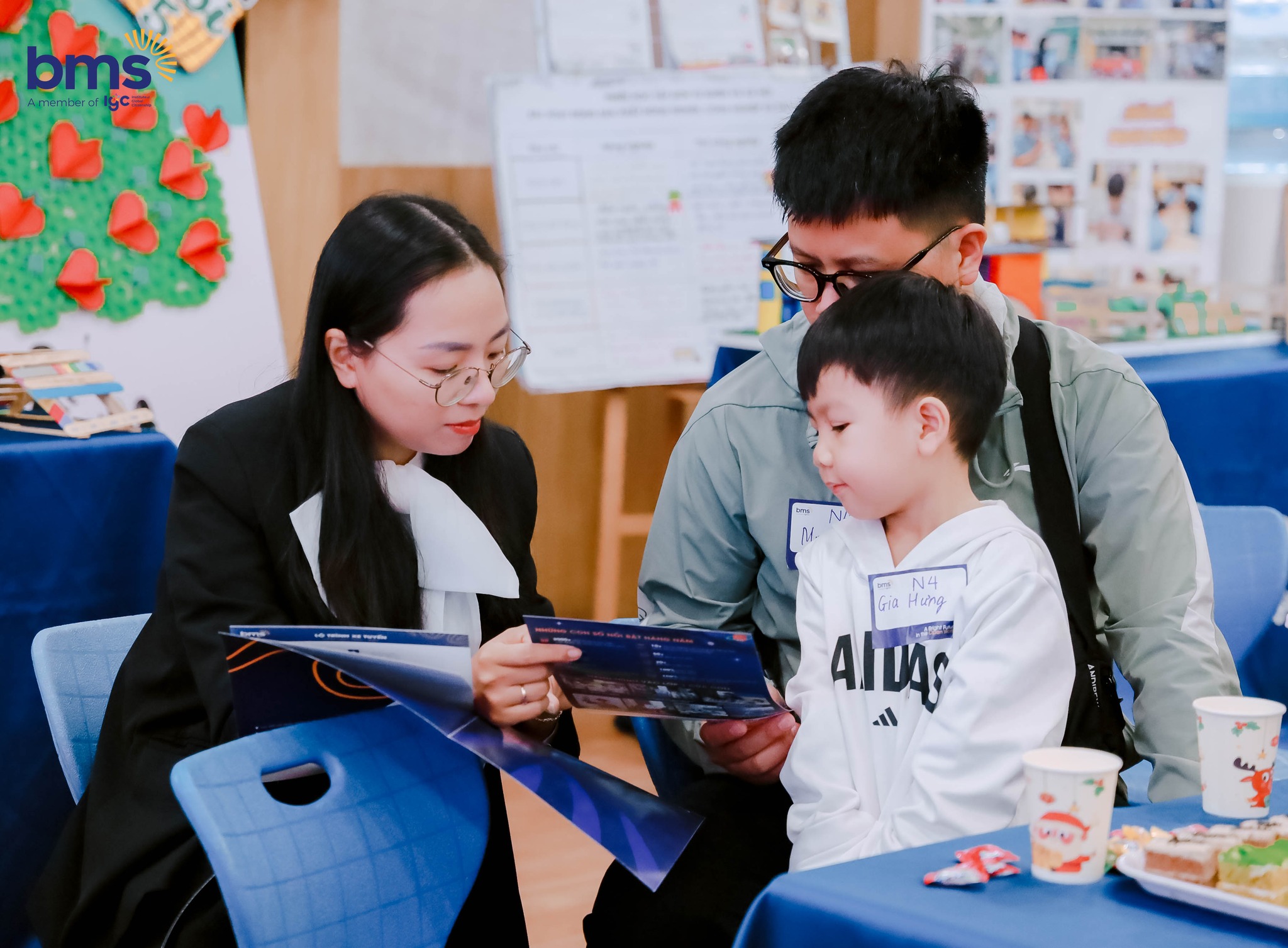 “Vén màn” những sắc màu rực rỡ trong ngày hội thông tin tuyển sinh lớp 1